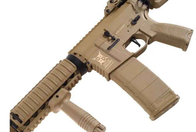 Delta Armory AR15 CQB-R Charlie Tan 0,5 Joule AEG